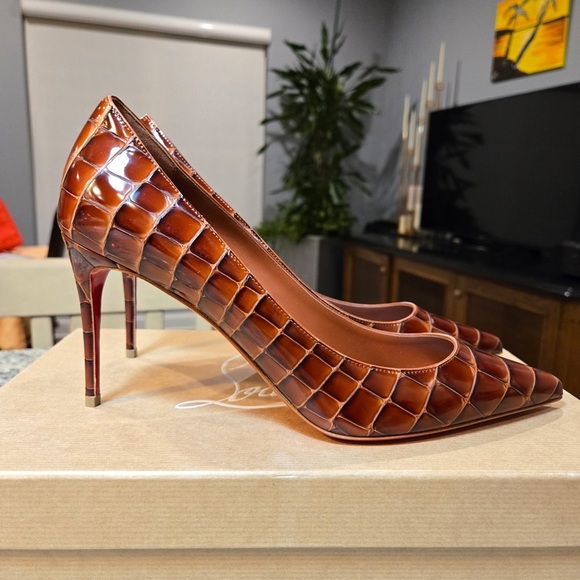 NEW Christian Louboutin Kate 85 Pumps in Cognac Crocodile Embossed Leather 39.5 - Picture 8 of 12